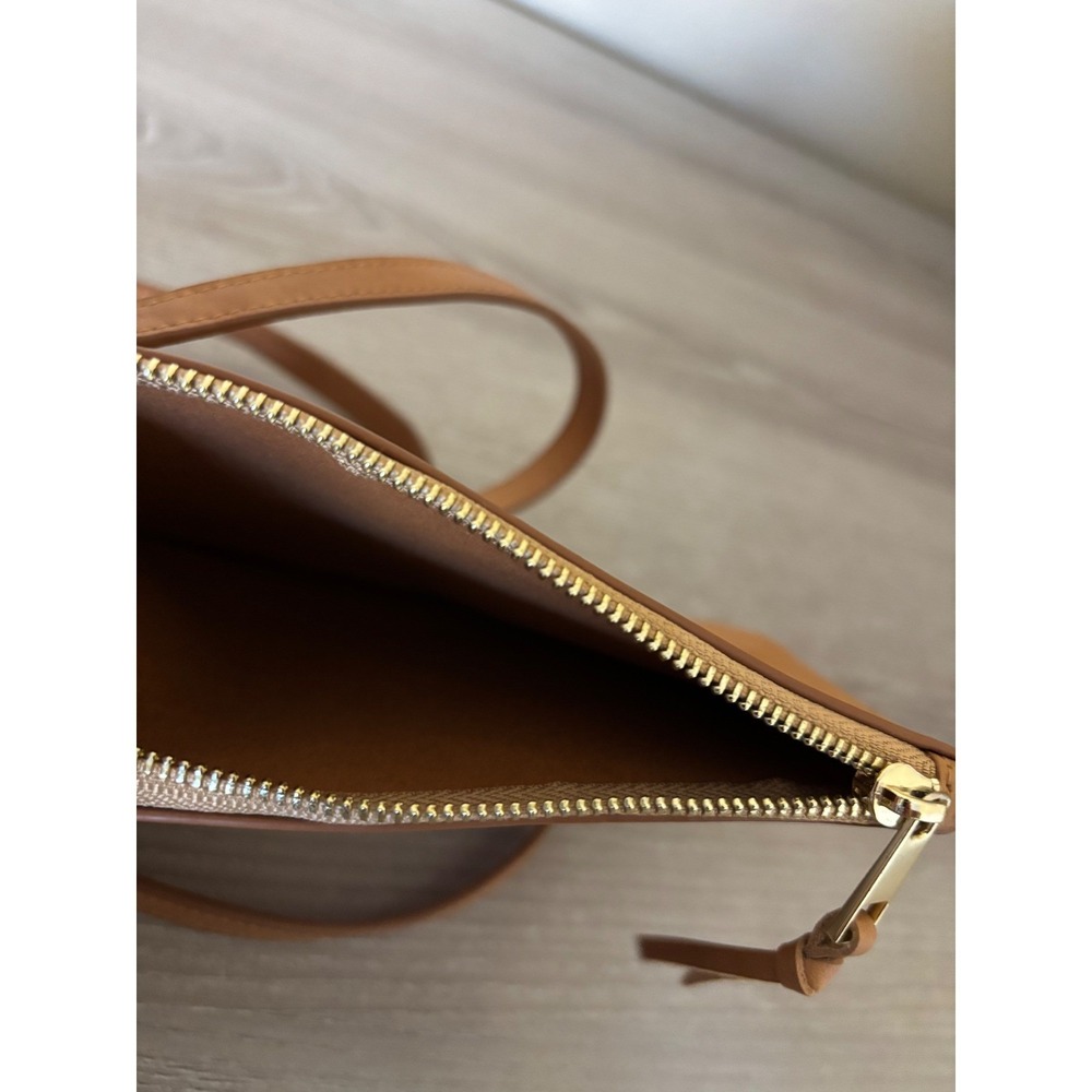 Olives & Co Tan Leather Crossbody Clutch Wallet Bag Adjustable Strap Festival - Picture 5 of 7